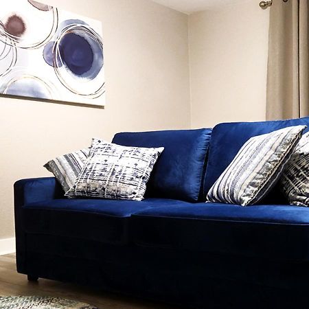 Beautiful Guesthouse, Sleeps 4 - Kitchen, Private Laundry, Ac, Parking, 65' Tv, Close To Stores, Restaurants & Beach ロングビーチ エクステリア 写真
