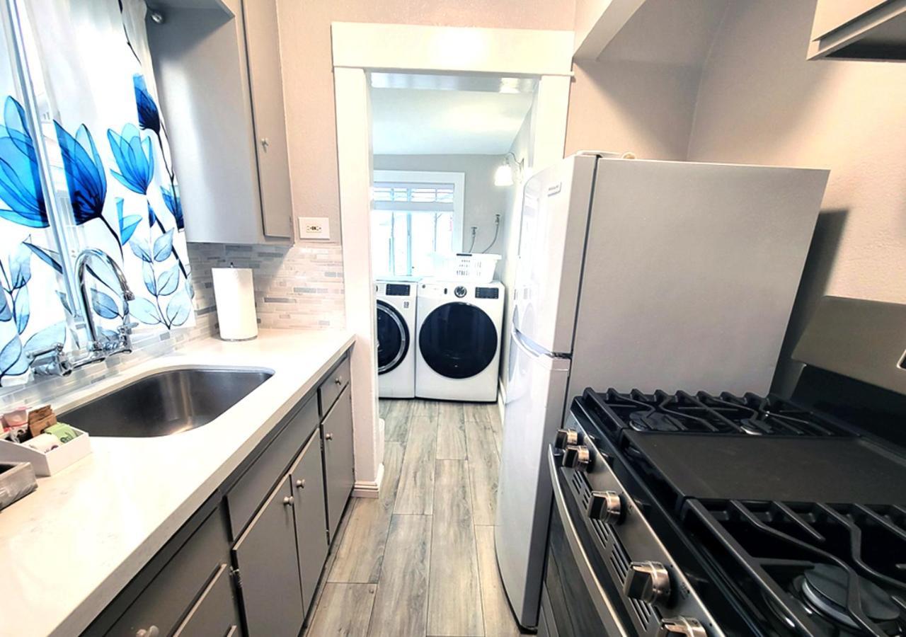 Beautiful Guesthouse, Sleeps 4 - Kitchen, Private Laundry, Ac, Parking, 65' Tv, Close To Stores, Restaurants & Beach ロングビーチ エクステリア 写真